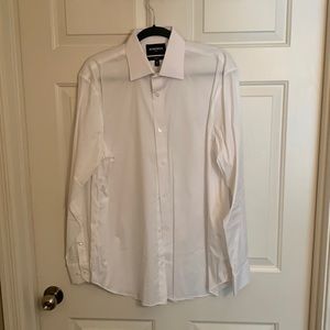 Bonobos white button down shirt. Size 16 neck, 35 sleeves. Excellent condition.